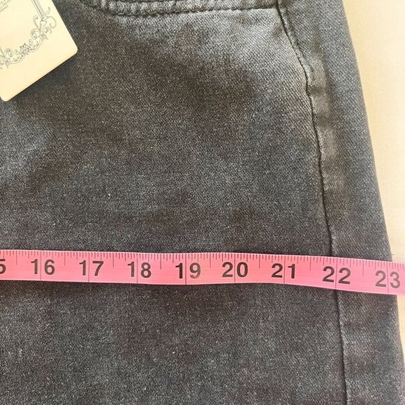 Coeur de Vague Jeans Womens XL Black Distressed Capri Style NWT - Picture 5 of 16